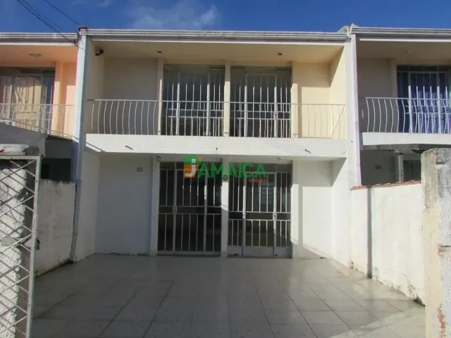 Sobrado 3 quartos e 2 banheiros, para alugar, no bairro Cajuru em Curitiba