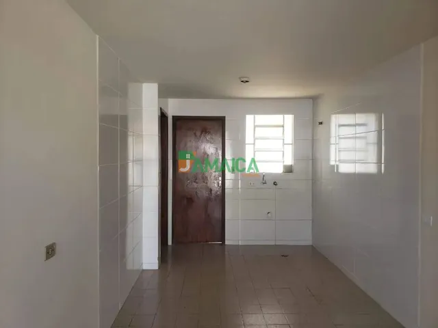 Sobrado 3 quartos e 2 banheiros, para alugar, no bairro Cajuru em Curitiba
