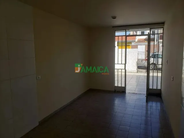 Sobrado 3 quartos e 2 banheiros, para alugar, no bairro Cajuru em Curitiba