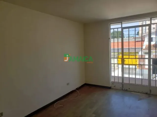 Sobrado 3 quartos e 2 banheiros, para alugar, no bairro Cajuru em Curitiba