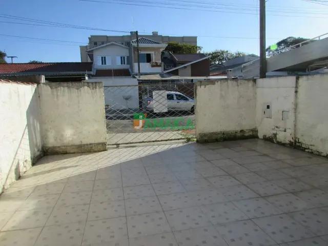 Sobrado 3 quartos e 2 banheiros, para alugar, no bairro Cajuru em Curitiba