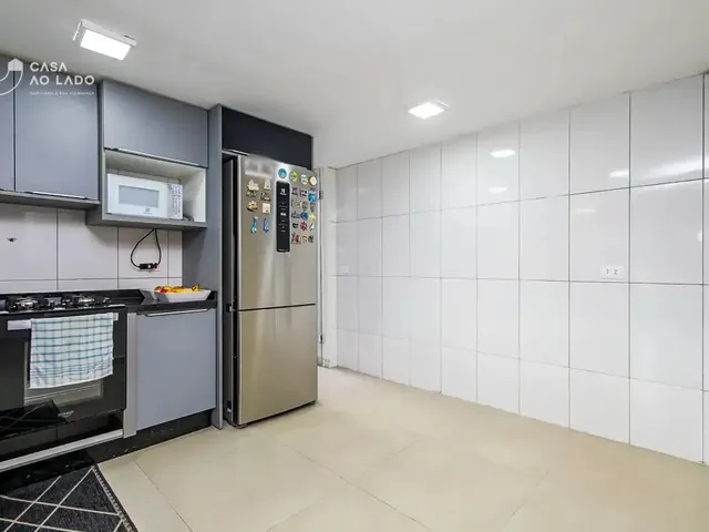 Sobrado com 143m² 4 quartos e 3 banheiros, à venda, no bairro Boqueirão em Curitiba