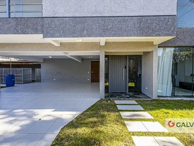 Sobrado 3 quartos e 2 banheiros, para alugar, no bairro Santa Quitéria em Curitiba