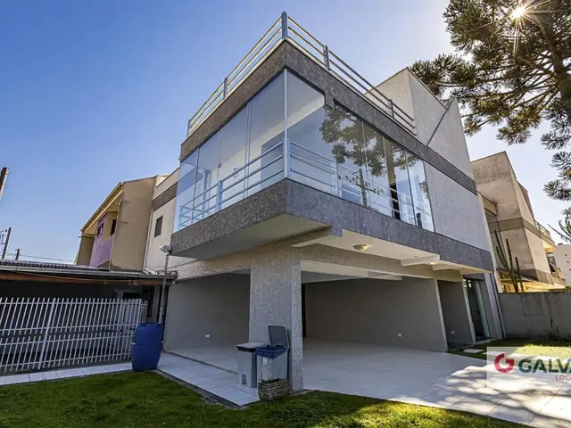 Sobrado 3 quartos e 2 banheiros, para alugar, no bairro Santa Quitéria em Curitiba