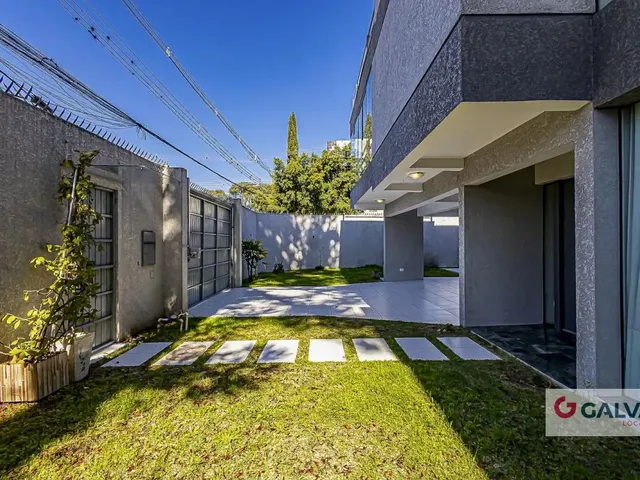 Sobrado 3 quartos e 2 banheiros, para alugar, no bairro Santa Quitéria em Curitiba
