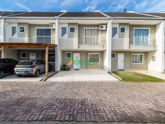 Sobrado com 100m² 3 quartos e 2 banheiros, à venda, no bairro Uberaba em Curitiba