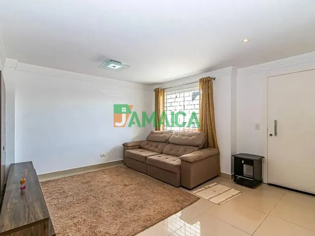 Sobrado com 100m² 3 quartos e 2 banheiros, para alugar, no bairro Uberaba em Curitiba
