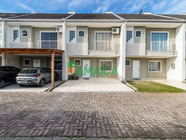 Sobrado com 100m² 3 quartos e 2 banheiros, para alugar, no bairro Uberaba em Curitiba