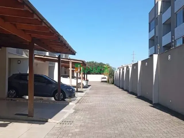 Sobrado com 100m² 3 quartos e 2 banheiros, para alugar, no bairro Uberaba em Curitiba