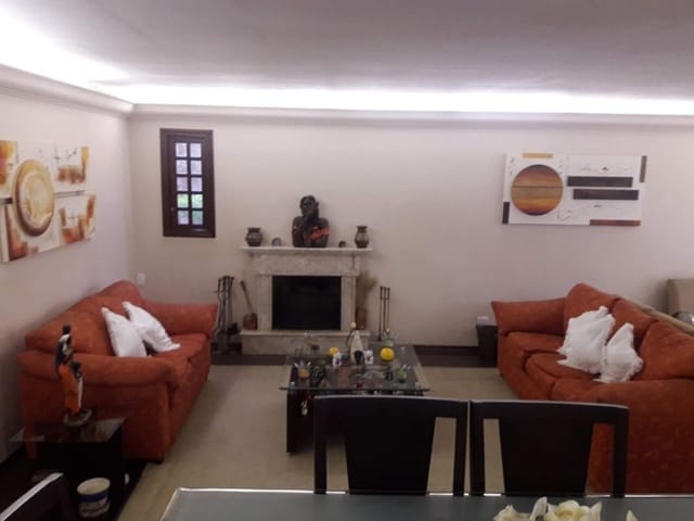 Sobrado com 303m² 3 quartos e 5 banheiros, à venda, no bairro Jardim Semiramis em Cotia