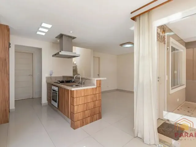 Sobrado 3 quartos e 2 banheiros, para alugar, no bairro Barreirinha em Curitiba