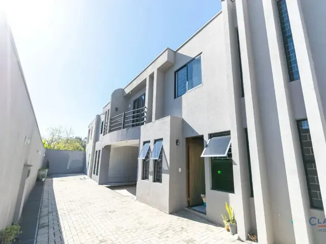 Sobrado 3 quartos e 2 banheiros, à venda, no bairro CAMPINA DO SIQUEIRA em Curitiba