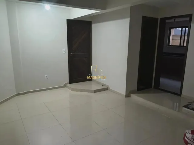 Sobrado 4 quartos e 4 banheiros, à venda, no bairro Uberaba em Curitiba