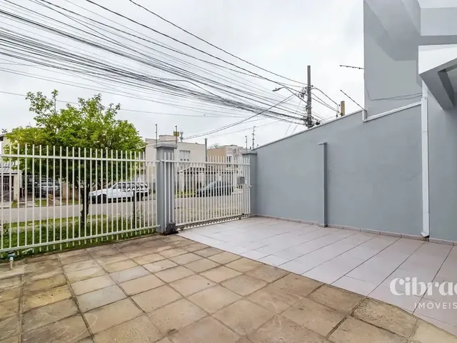 Sobrado 3 quartos e 3 banheiros, para alugar, no bairro Xaxim em Curitiba