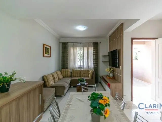 Sobrado 3 quartos e 2 banheiros, à venda, no bairro VILA SOLENE em Campo Largo