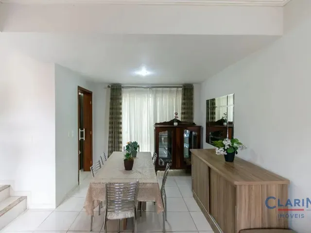 Sobrado 3 quartos e 2 banheiros, à venda, no bairro VILA SOLENE em Campo Largo