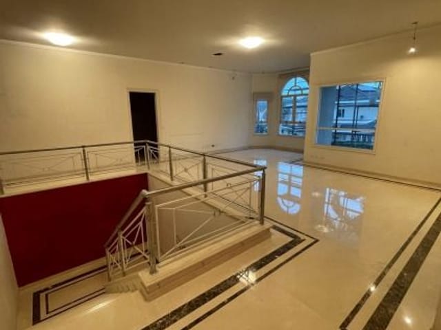 Sobrado com 840m² 5 quartos e 7 banheiros, para alugar, no bairro Alphaville 01 em Barueri