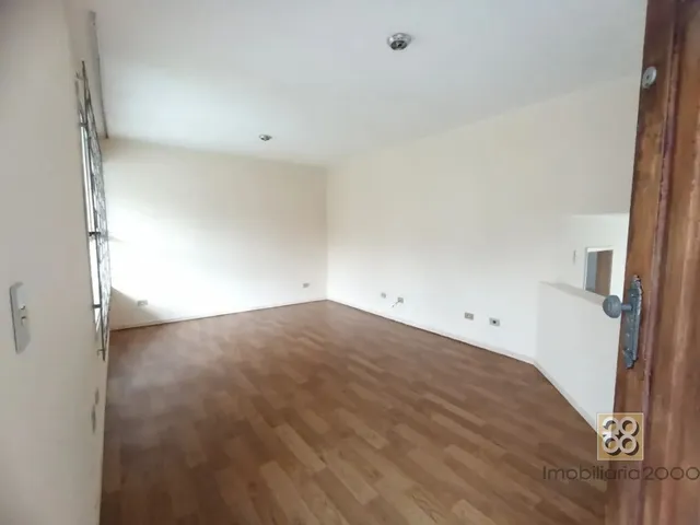 Sobrado 3 quartos e 1 banheiro, para alugar, no bairro Boa Vista em Curitiba