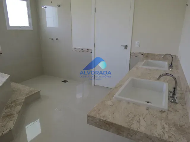 Sobrado com 310m² 4 quartos e 4 banheiros, à venda, no bairro Urbanova em São José dos Campos