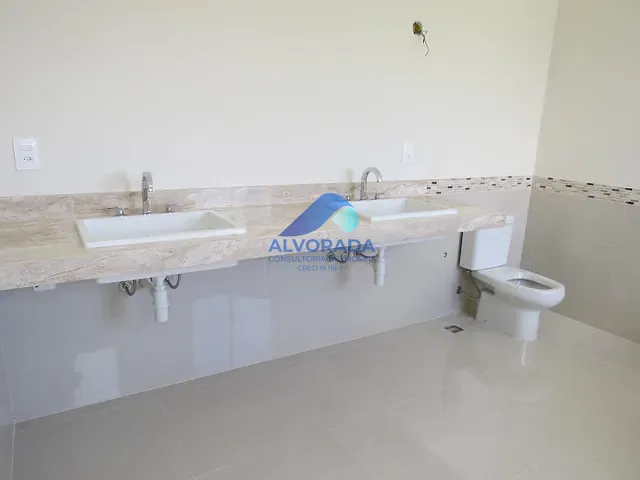 Sobrado com 310m² 4 quartos e 4 banheiros, à venda, no bairro Urbanova em São José dos Campos