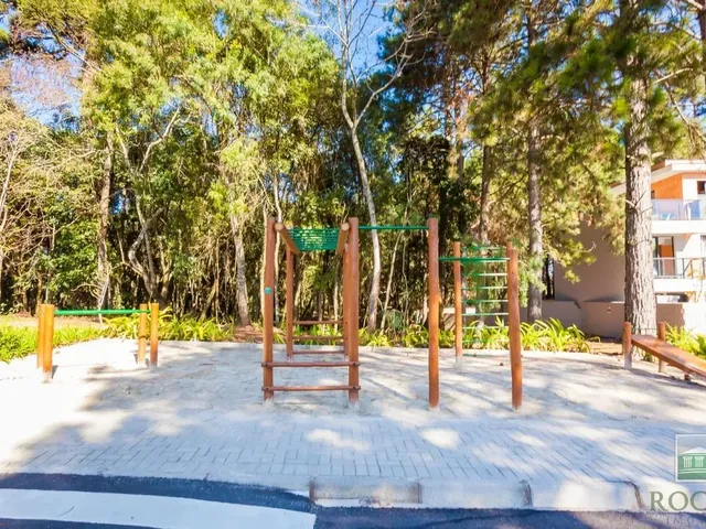 Sobrado 3 quartos e 2 banheiros, à venda, no bairro Santa Cândida em Curitiba