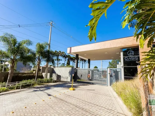 Sobrado 3 quartos e 2 banheiros, à venda, no bairro Santa Cândida em Curitiba