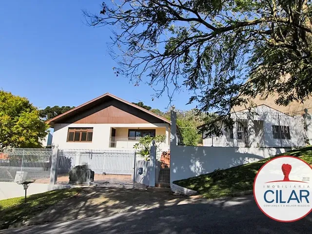 Sobrado 5 quartos e 4 banheiros, à venda, no bairro Santa Cândida em Curitiba
