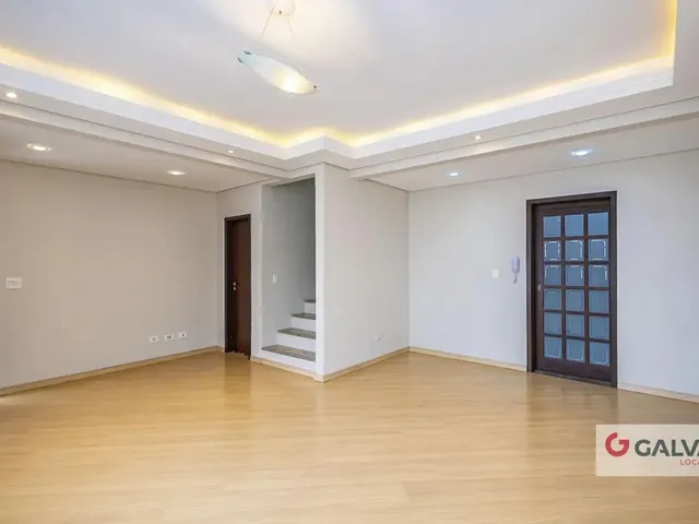 Sobrado 3 quartos e 1 banheiro, para alugar, no bairro Novo Mundo em Curitiba