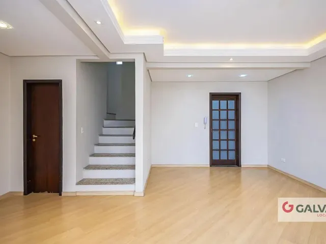 Sobrado 3 quartos e 1 banheiro, para alugar, no bairro Novo Mundo em Curitiba