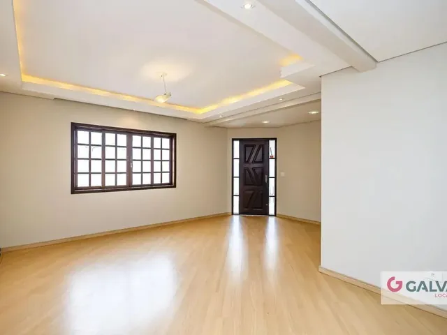 Sobrado 3 quartos e 1 banheiro, para alugar, no bairro Novo Mundo em Curitiba