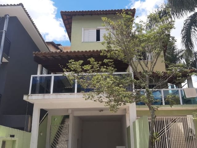 Sobrado com 170m² 3 quartos e 4 banheiros, à venda, no bairro Jardim Rio das Pedras em Cotia