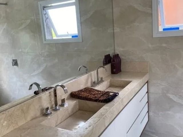 Sobrado com 560m² 3 quartos e 5 banheiros, à venda, no bairro Jardim do Golf I em Jandira