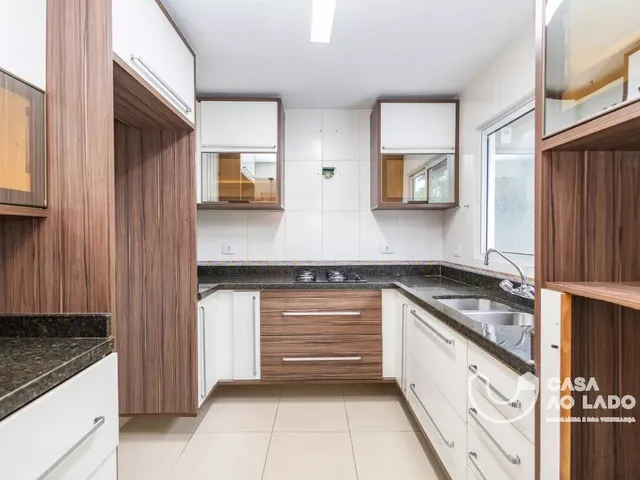 Sobrado 2 quartos e 4 banheiros, para alugar, no bairro Santa Felicidade em Curitiba