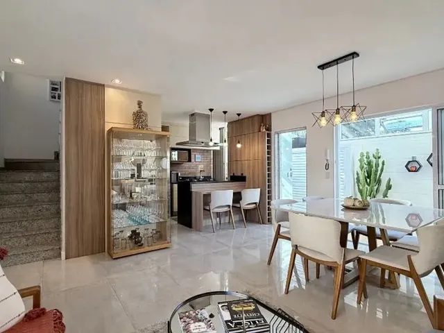 Sobrado com 106m² 3 quartos e 2 banheiros, à venda, no bairro Santa Felicidade em Curitiba