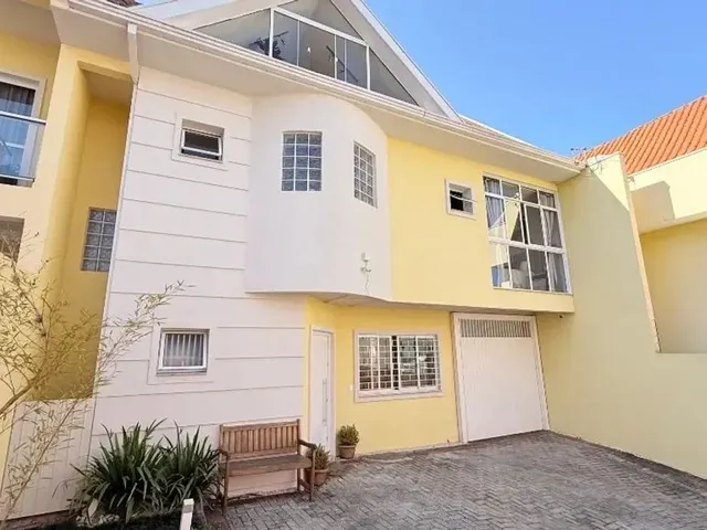 Sobrado com 106m² 3 quartos e 2 banheiros, à venda, no bairro Santa Felicidade em Curitiba