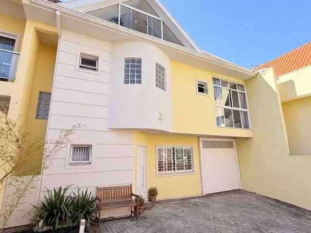 Sobrado com 106m² 3 quartos e 2 banheiros, à venda, no bairro Santa Felicidade em Curitiba