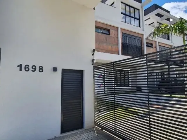 Sobrado com 114m² 3 quartos e 3 banheiros, à venda, no bairro Boa Vista em Curitiba