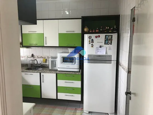 Sobrado 3 quartos e 3 banheiros, à venda, no bairro Jardim das Indústrias em São José dos Campos