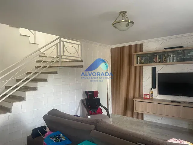 Sobrado com 250m² 3 quartos e 2 banheiros, à venda, no bairro Jardim das Indústrias em São José dos Campos