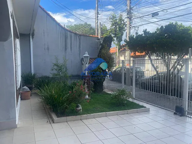 Sobrado com 250m² 3 quartos e 2 banheiros, à venda, no bairro Jardim das Indústrias em São José dos Campos
