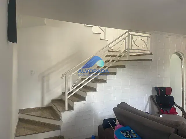 Sobrado com 250m² 3 quartos e 2 banheiros, à venda, no bairro Jardim das Indústrias em São José dos Campos