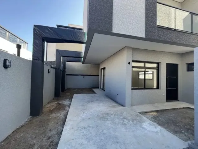 Sobrado 3 quartos e 2 banheiros, à venda, no bairro Hauer em Curitiba