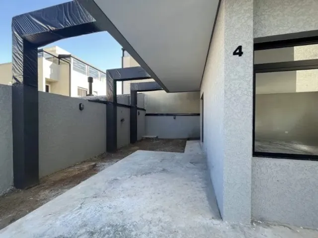Sobrado 3 quartos e 2 banheiros, à venda, no bairro Hauer em Curitiba
