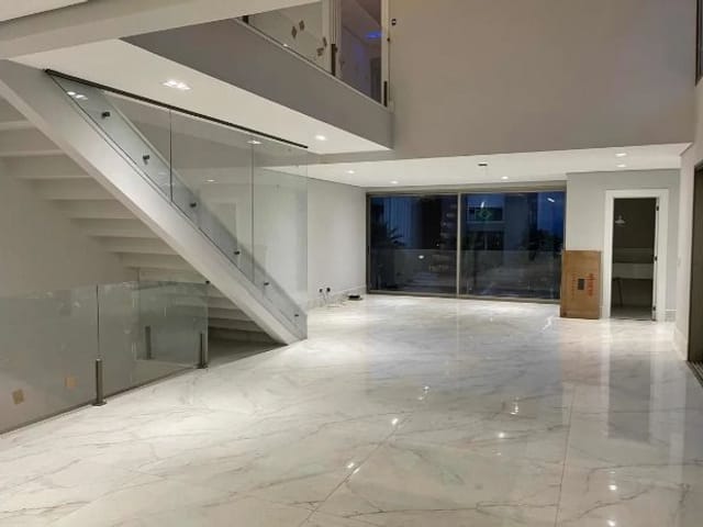 Sobrado com 560m² 4 quartos e 6 banheiros, à venda, no bairro  Alphaville em Santana de Parnaíba