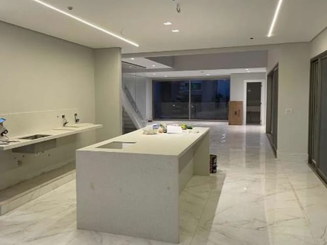 Sobrado com 560m² 4 quartos e 6 banheiros, à venda, no bairro  Alphaville em Santana de Parnaíba