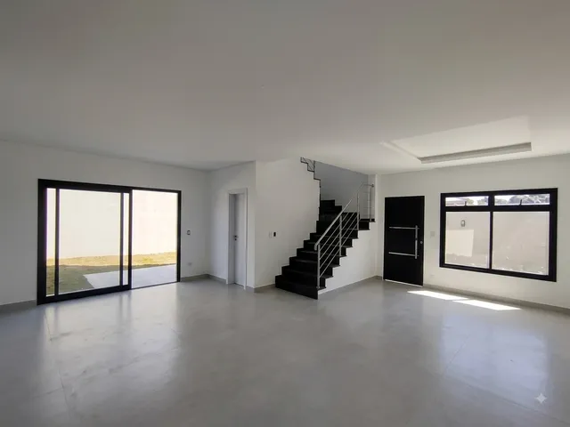 Sobrado 3 quartos e 3 banheiros, à venda, no bairro Novo Mundo em Curitiba