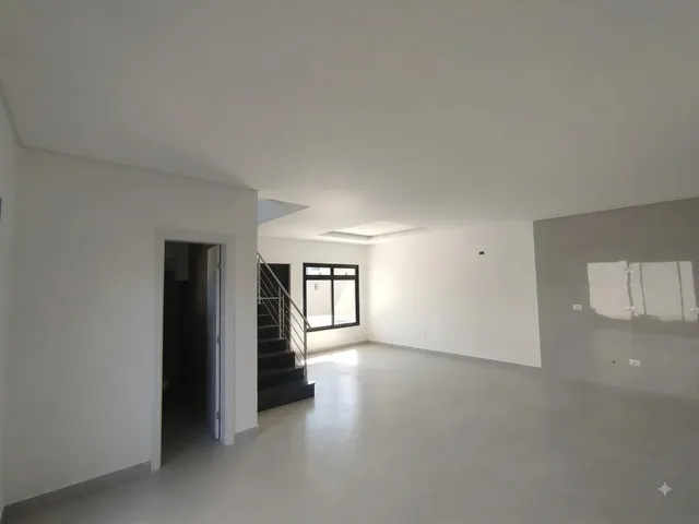 Sobrado 3 quartos e 3 banheiros, à venda, no bairro Novo Mundo em Curitiba
