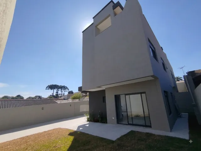 Sobrado 3 quartos e 3 banheiros, à venda, no bairro Novo Mundo em Curitiba