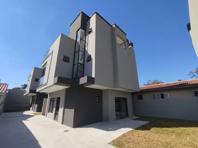 Sobrado 3 quartos e 3 banheiros, à venda, no bairro Novo Mundo em Curitiba