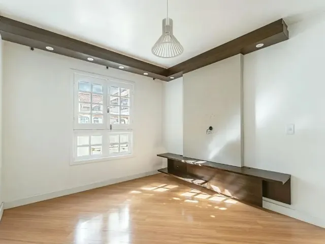 Sobrado com 82m² 3 quartos e 3 banheiros, para alugar, no bairro Santa Felicidade em Curitiba